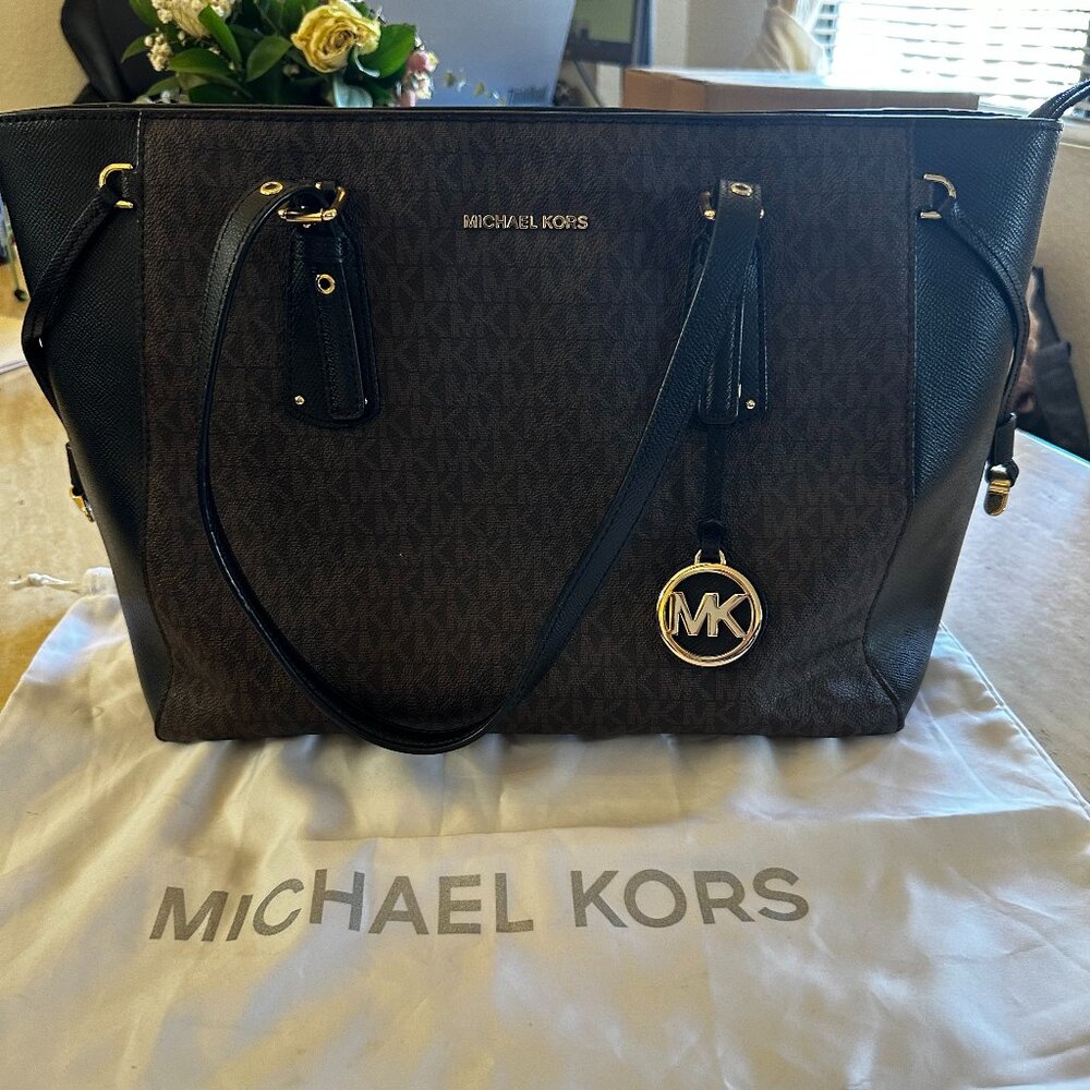 Michael Kors Voyager Tote